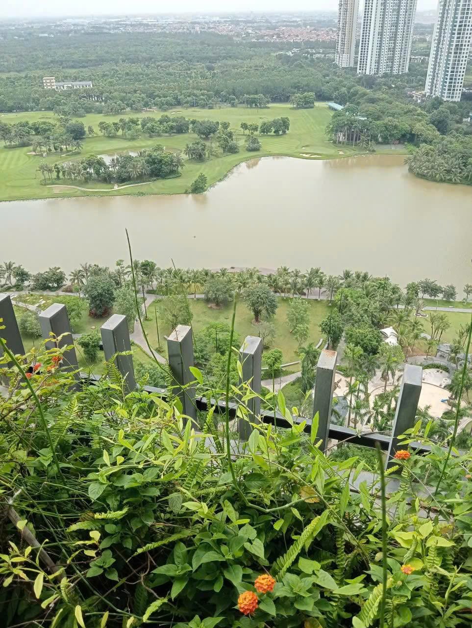 Swan Lake Onsen Ecopark biểu tượng bên Công Viên Hồ Thiên Nga 34 view onsen ecopark