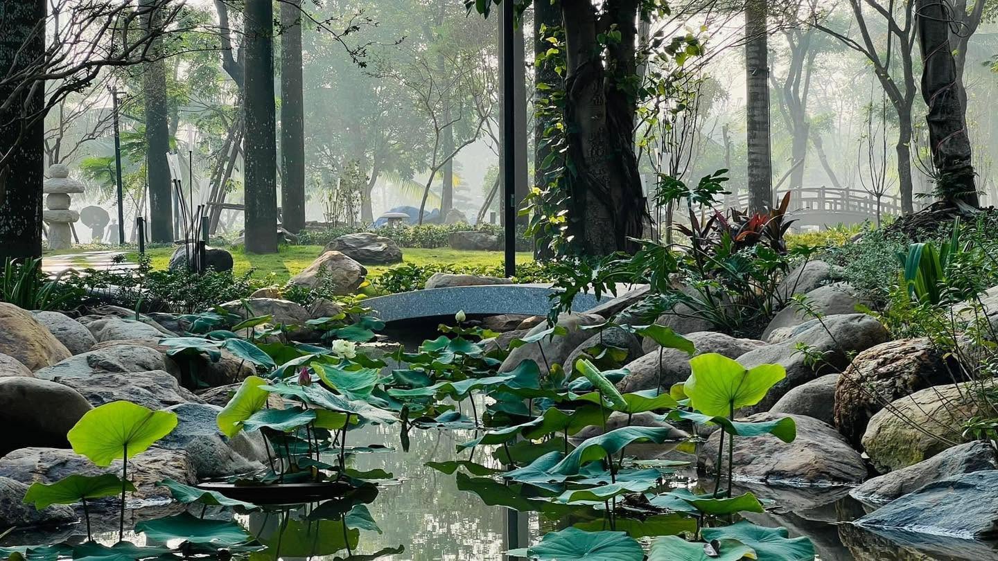 Swan Lake Onsen Ecopark biểu tượng bên Công Viên Hồ Thiên Nga 29 vuon nhat onsen ecopark