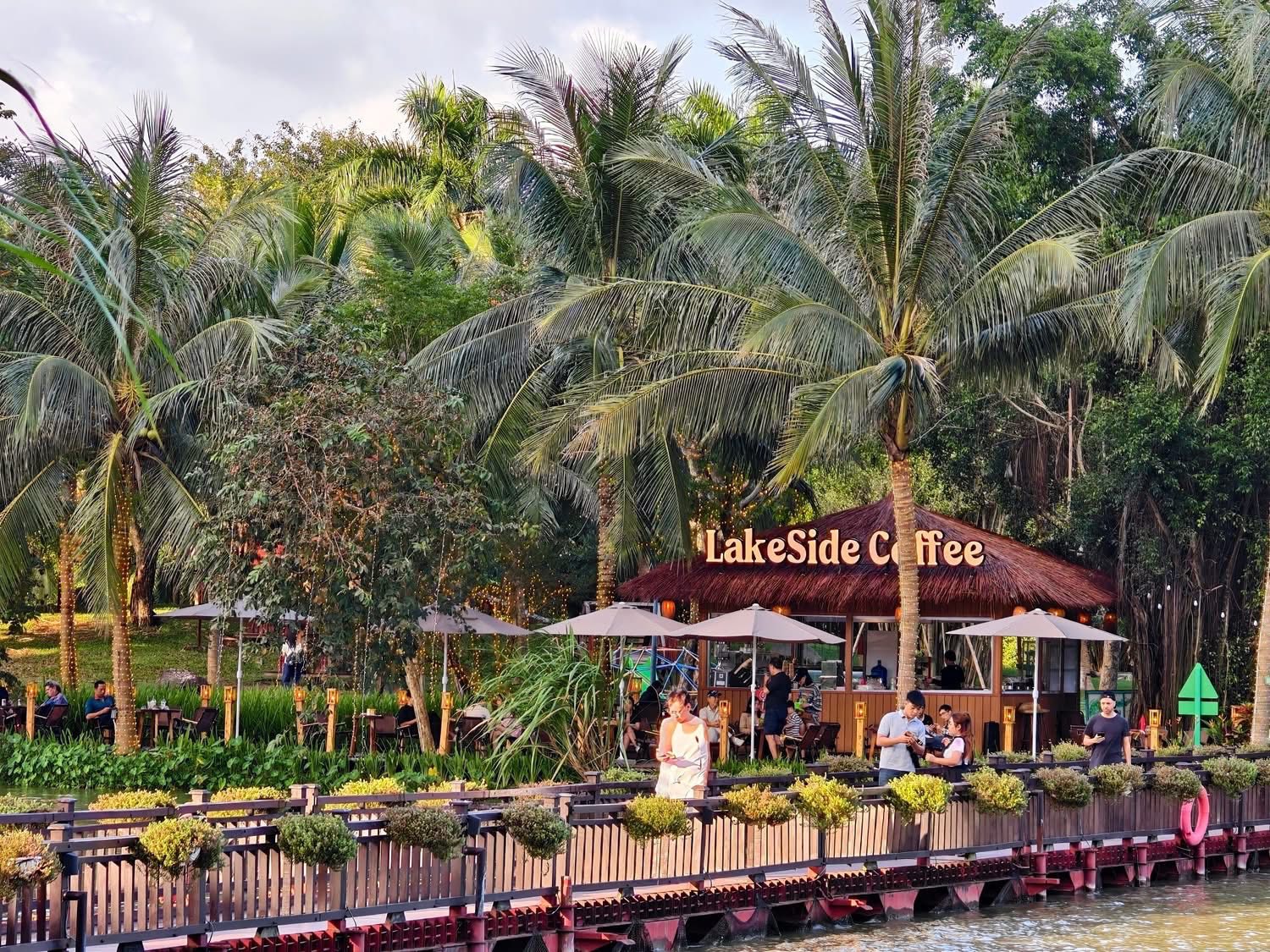 Công Viên Hồ Thiên Nga Ecopark Ăn Gì, Chơi 7 lake side cafe ecopark